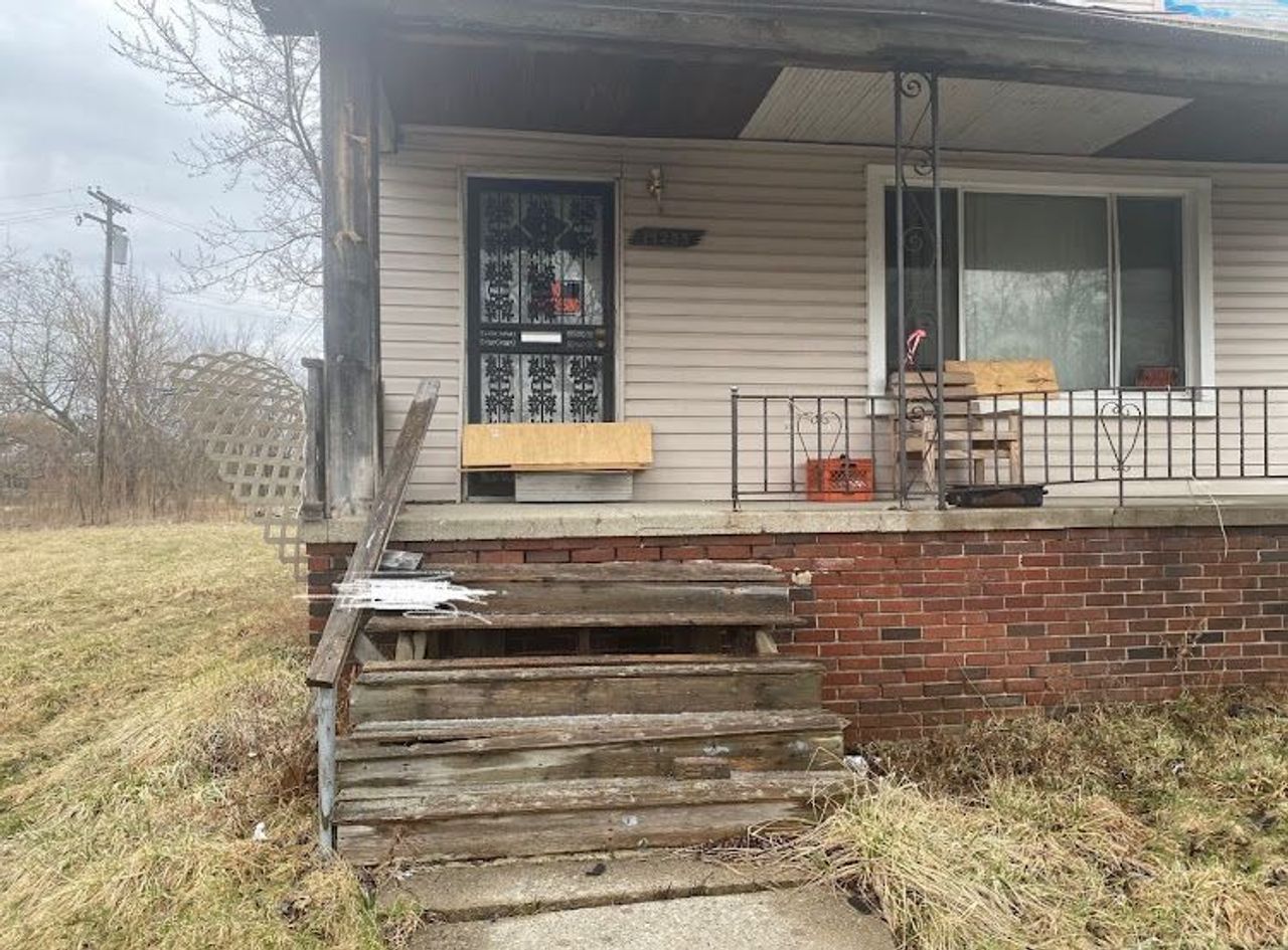 listing, photo 1