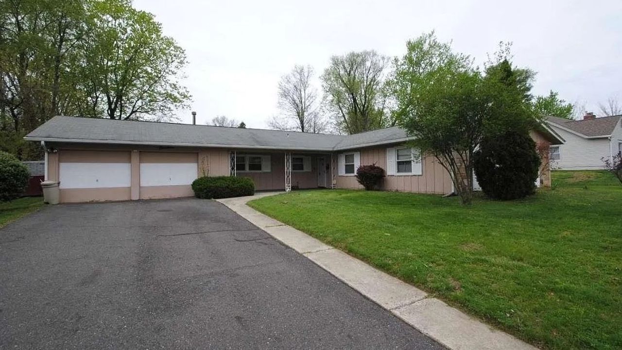 listing, photo 1