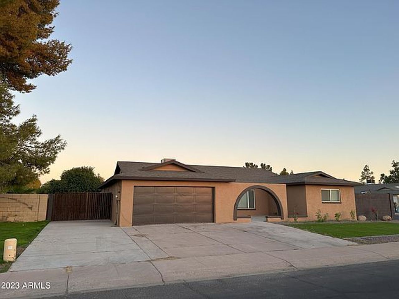 listing, photo 1