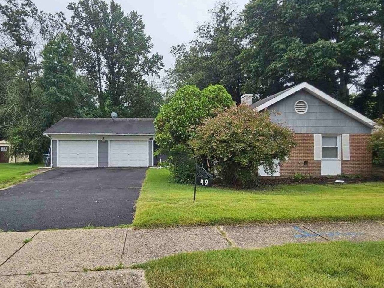 listing, photo 1