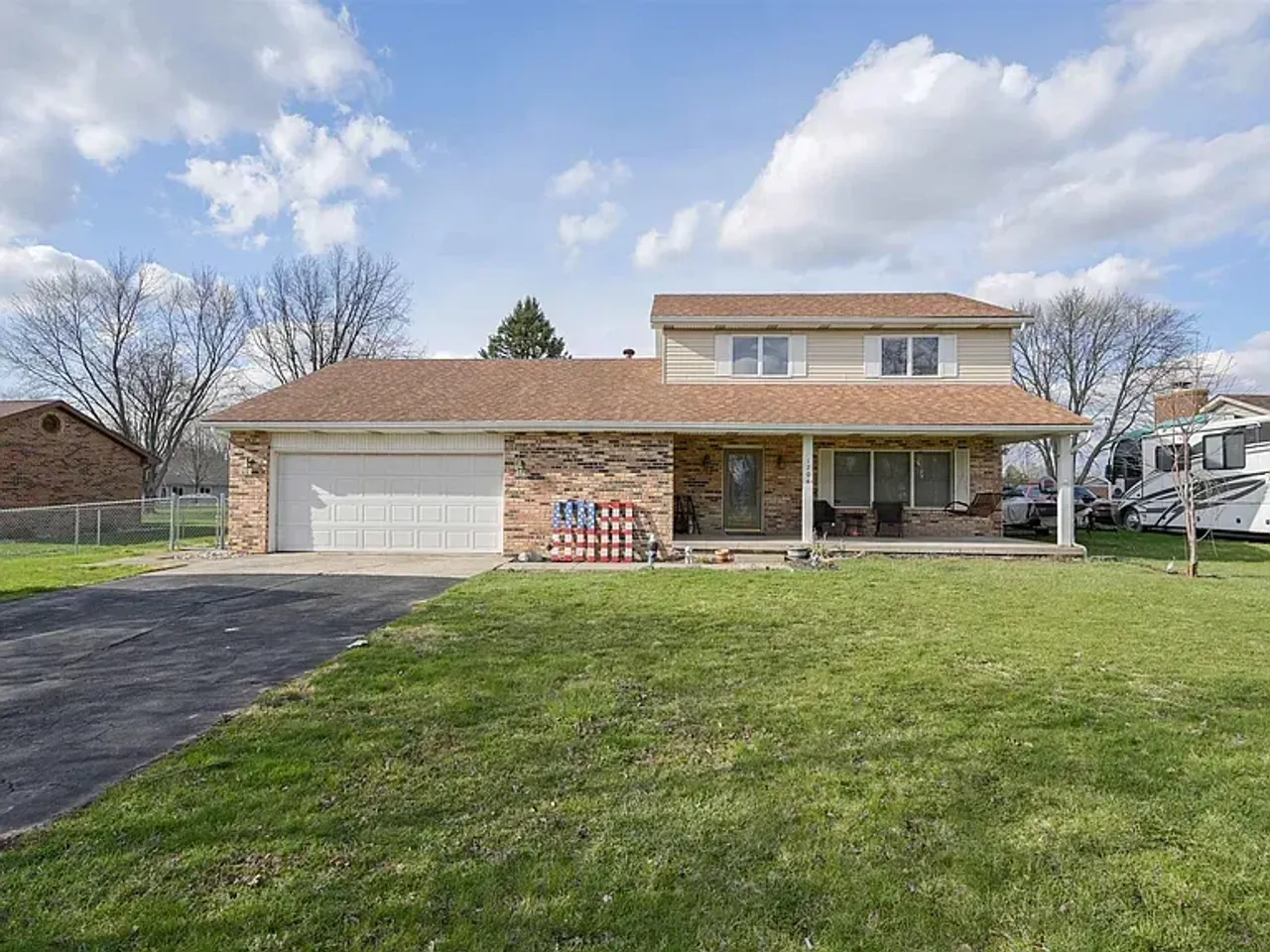 listing, photo 1