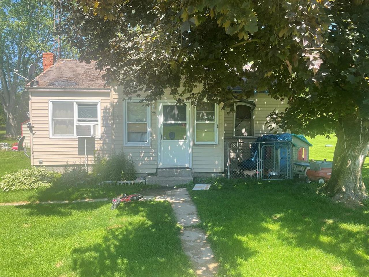 listing, photo 1