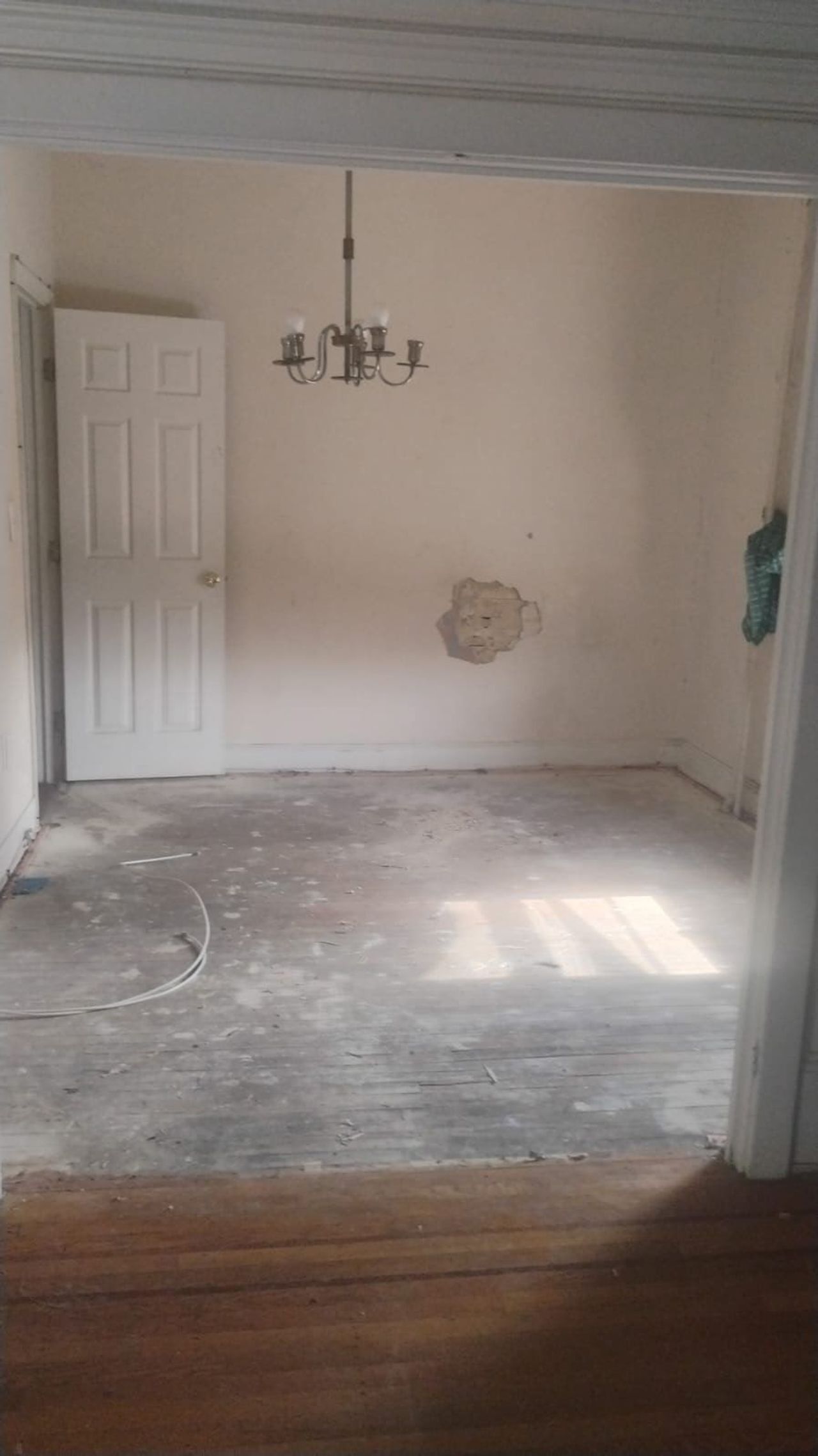 listing, photo 1