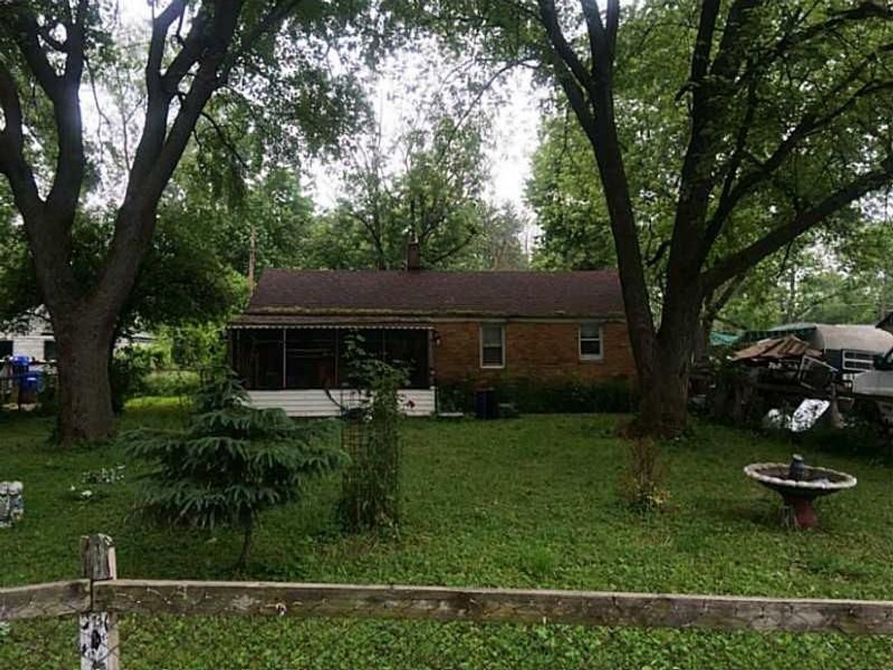 listing, photo 1