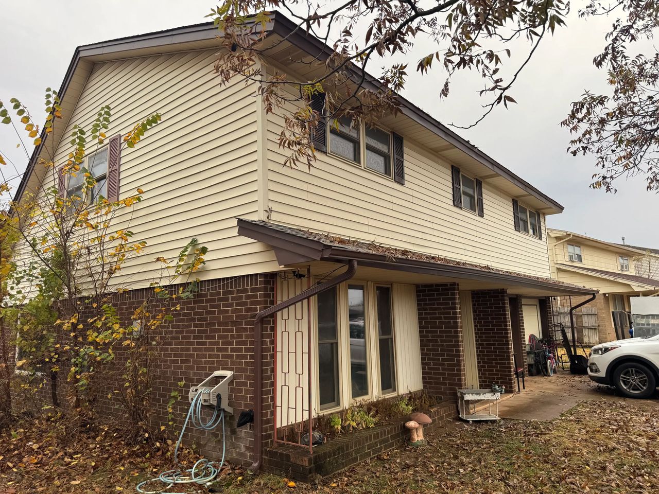 listing, photo 1