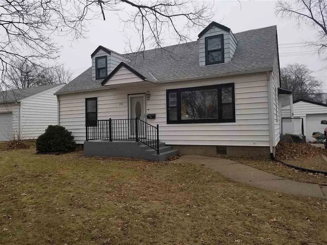 listing, photo 1