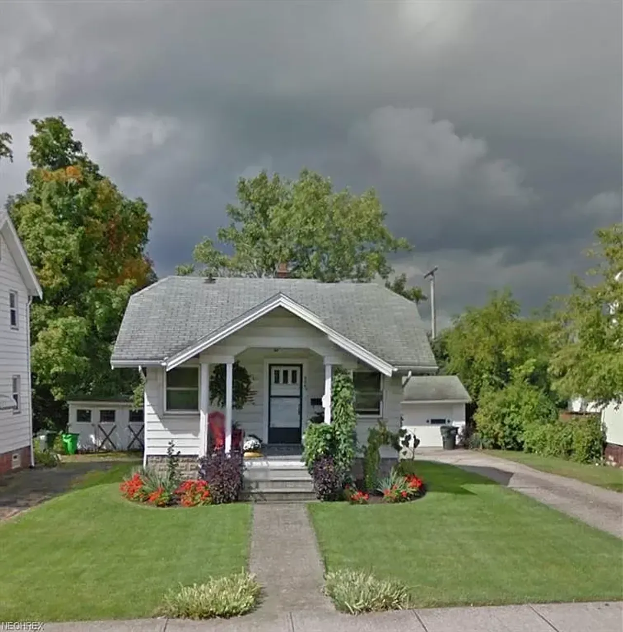 listing, photo 1