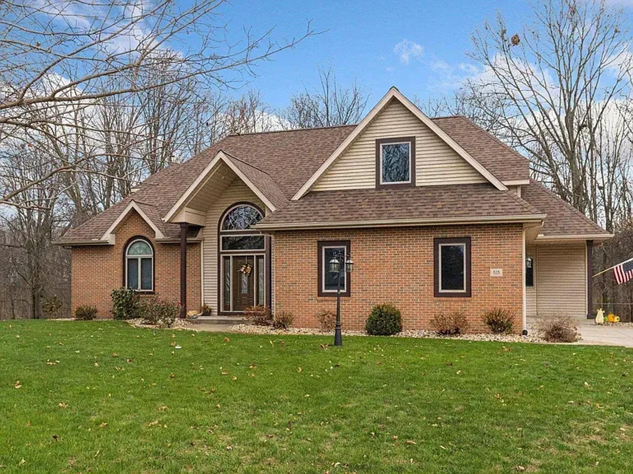 listing, photo 1