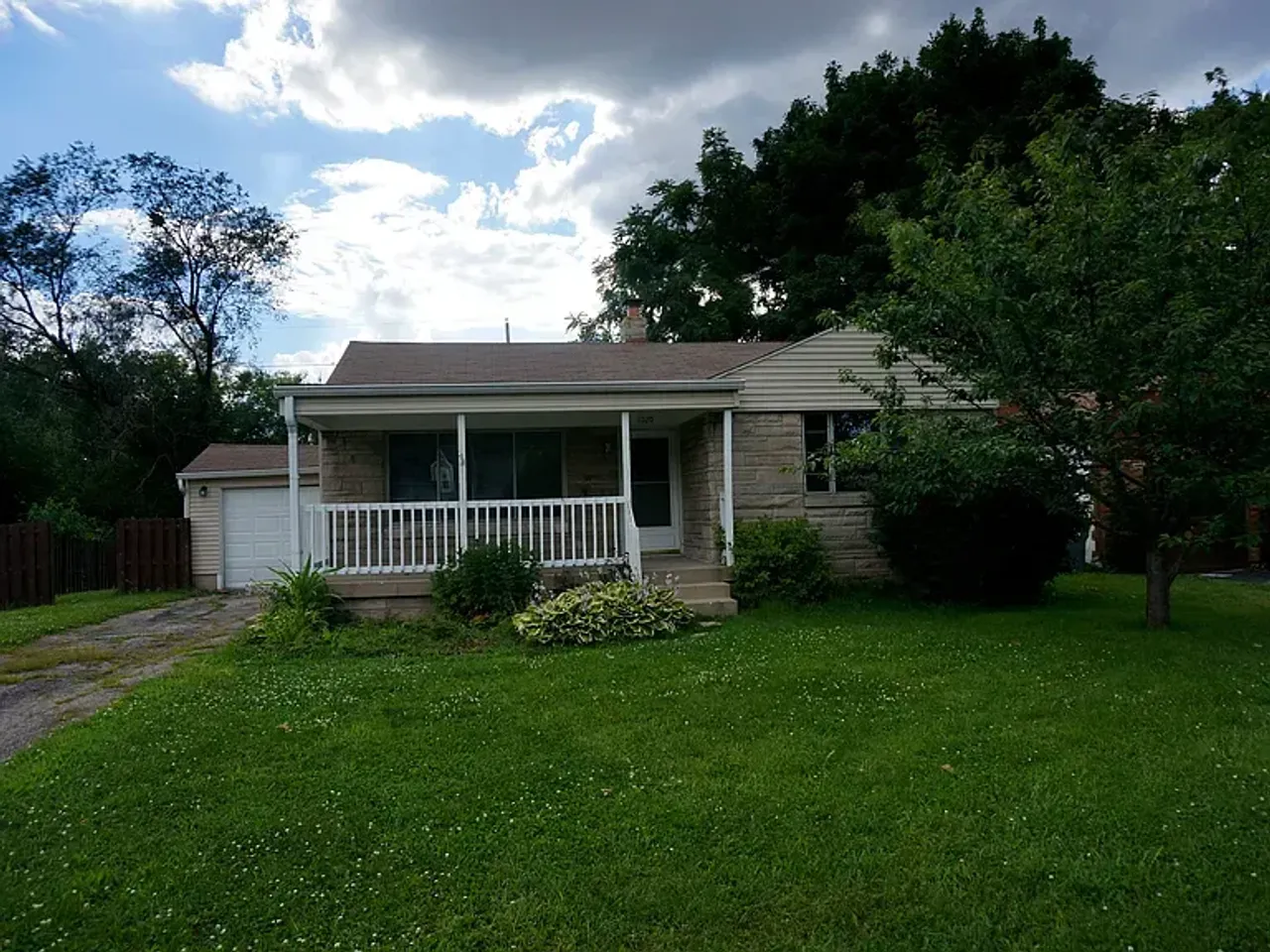listing, photo 1