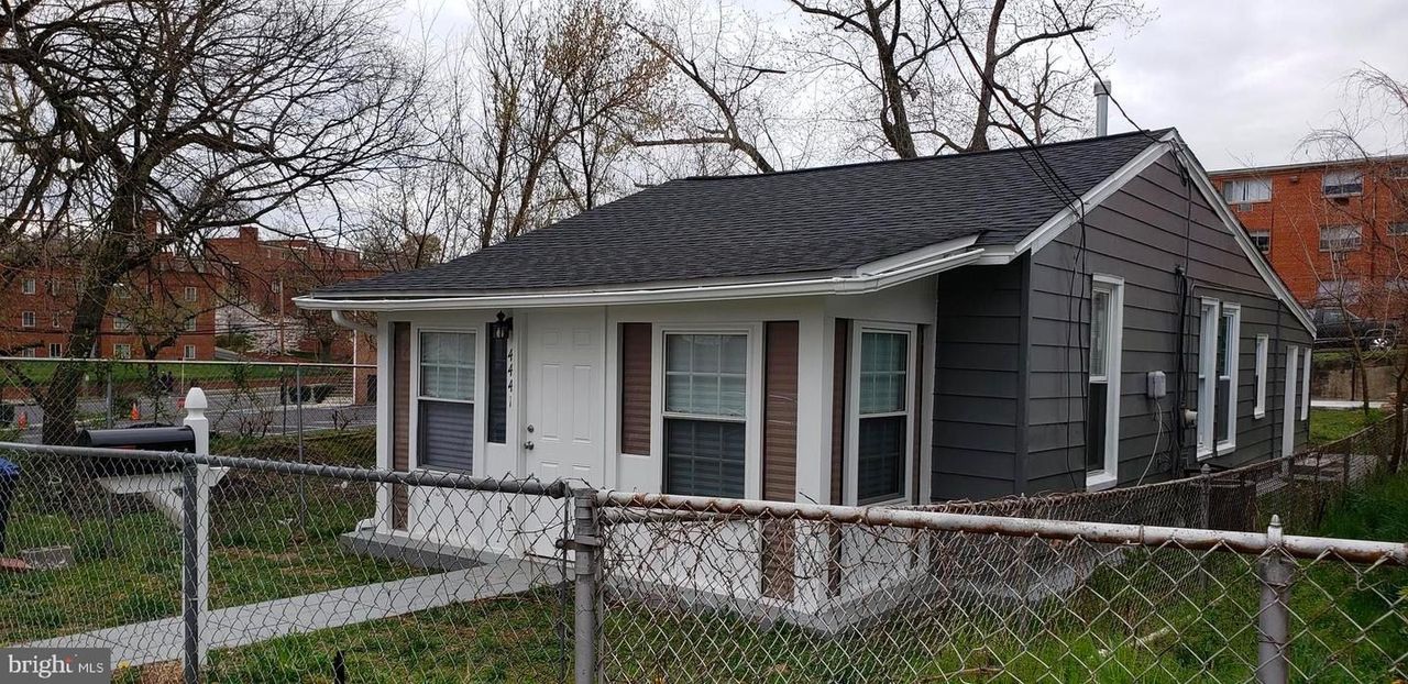 listing, photo 1