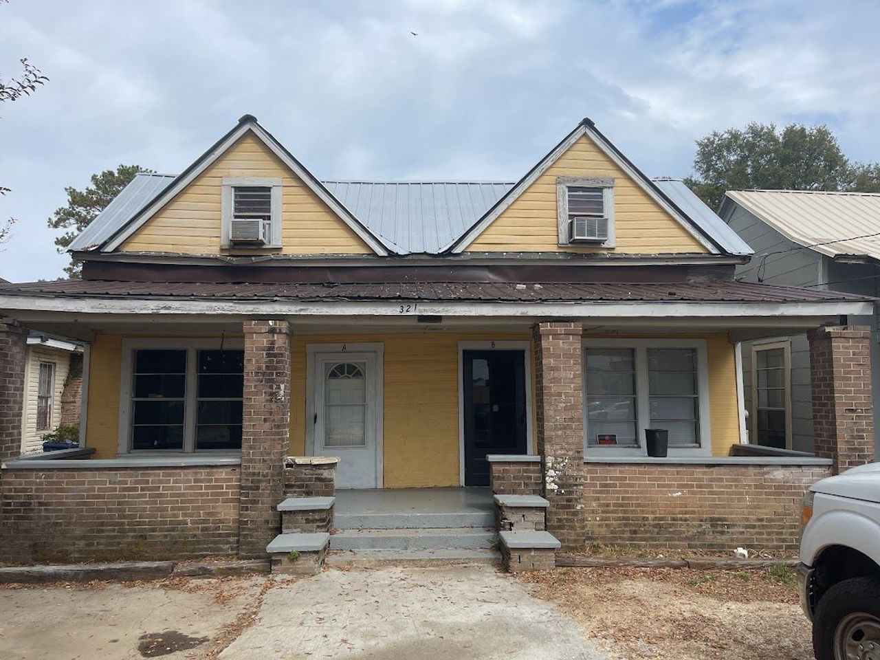 listing, photo 1