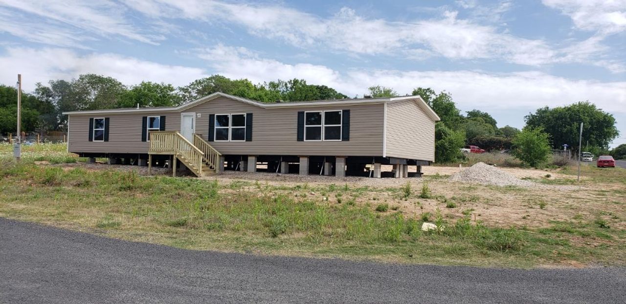 listing, photo 1