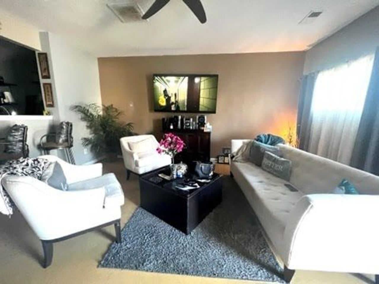 listing, photo 1