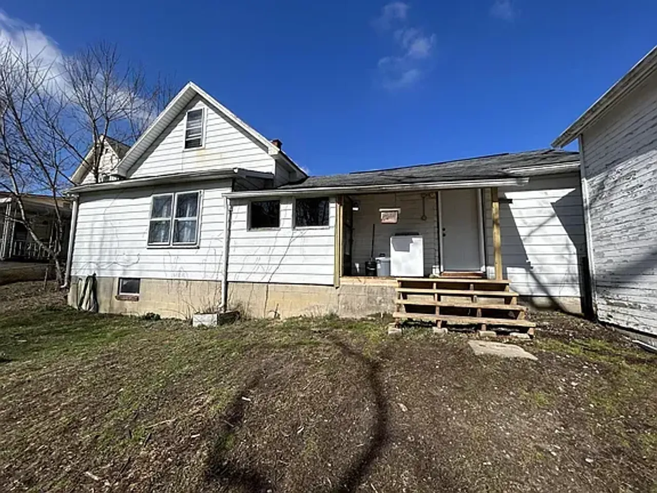 listing, photo 1