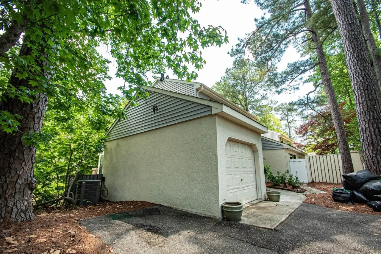 listing, photo 1