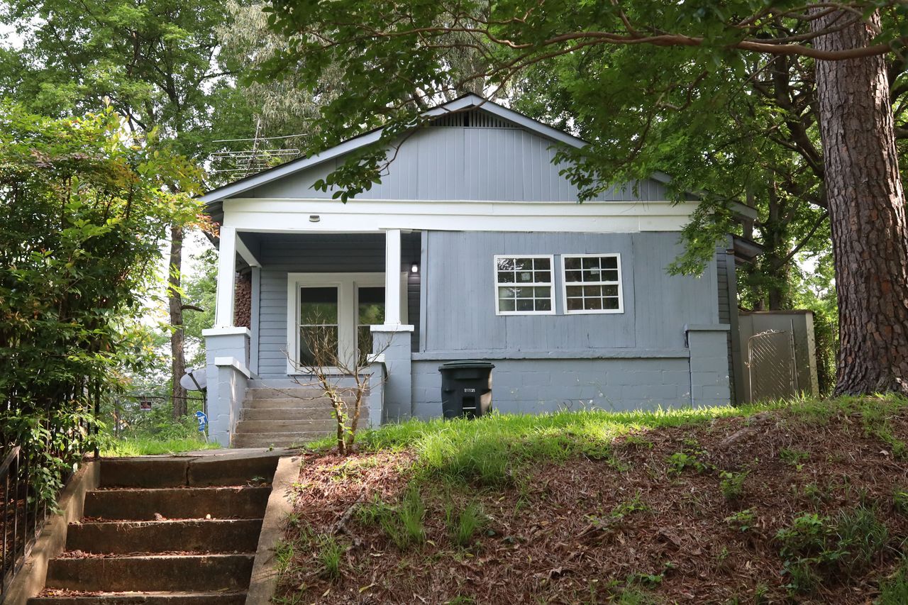 listing, photo 1