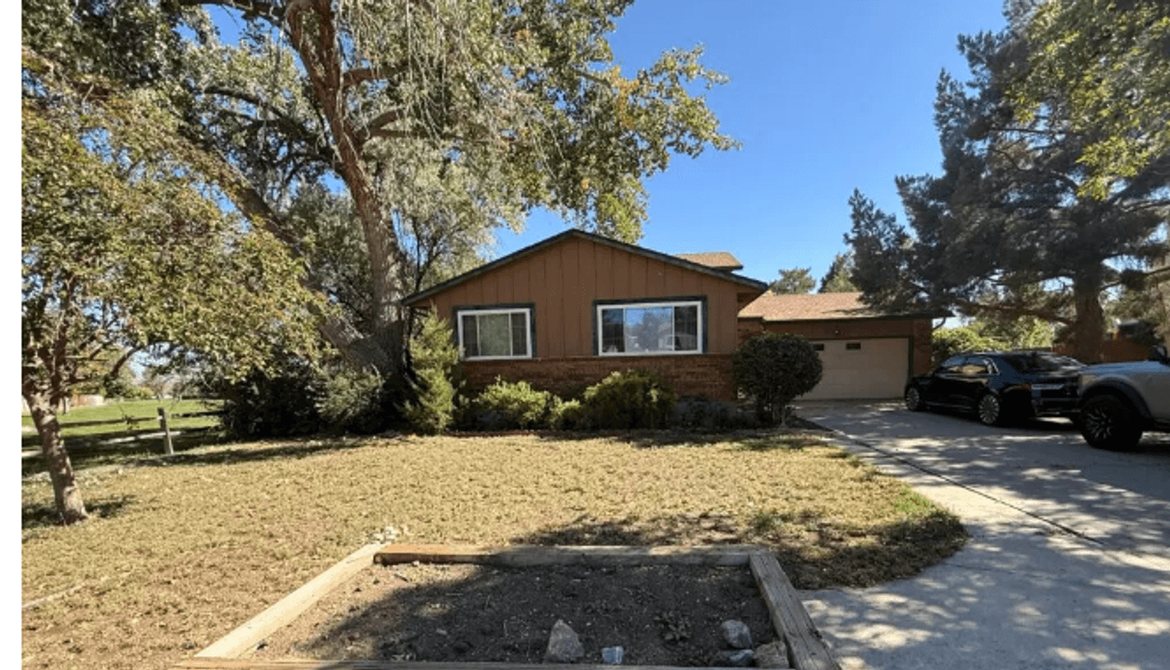 listing, photo 1