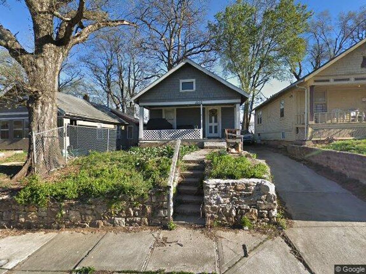 listing, photo 1