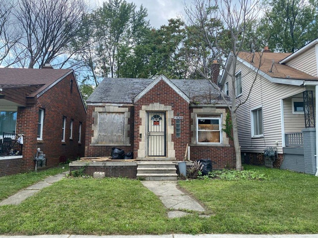 listing, photo 1