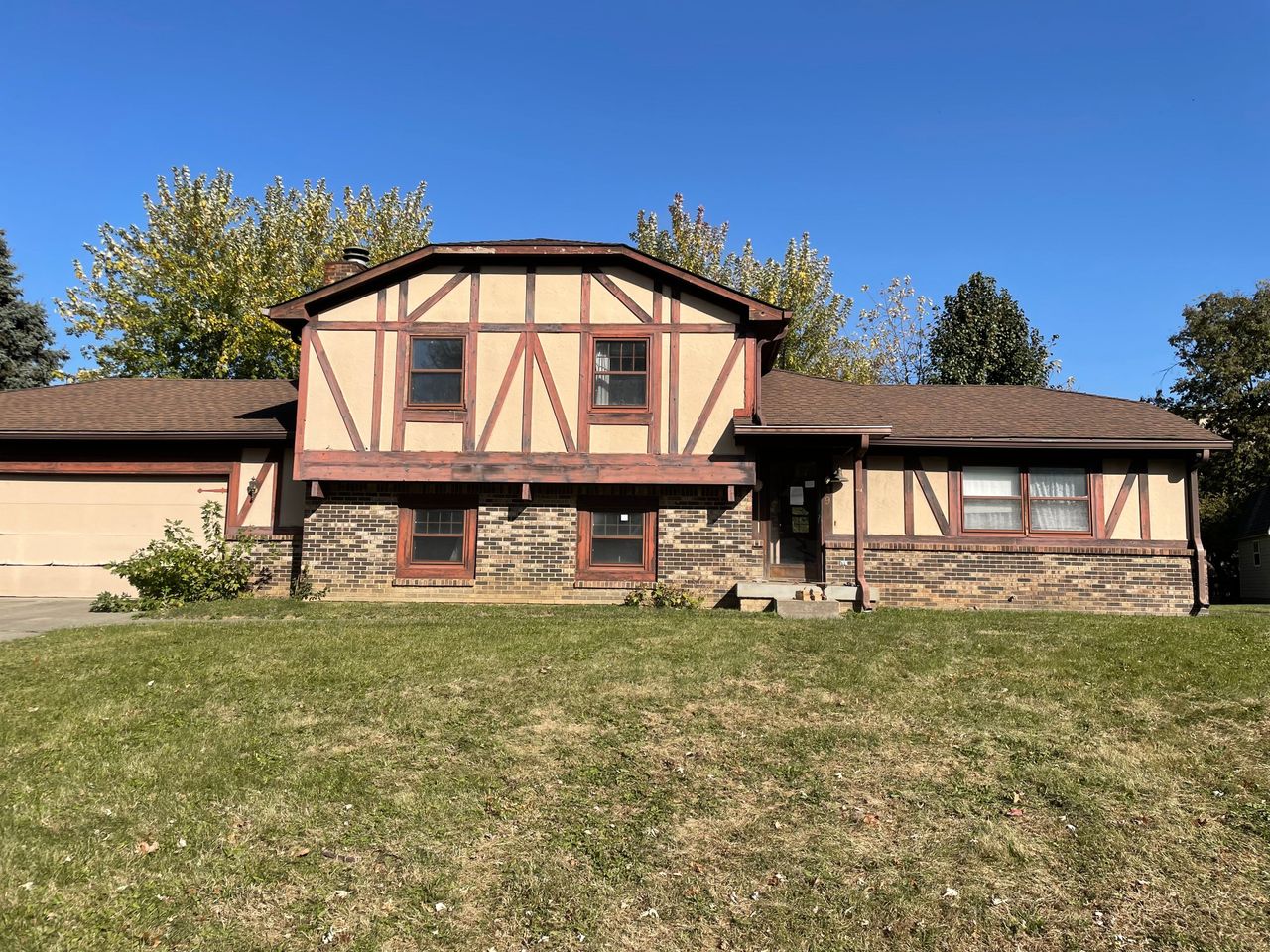 listing, photo 1