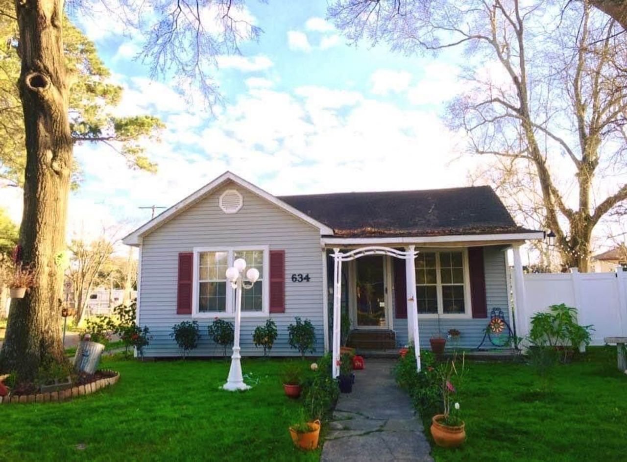 listing, photo 1