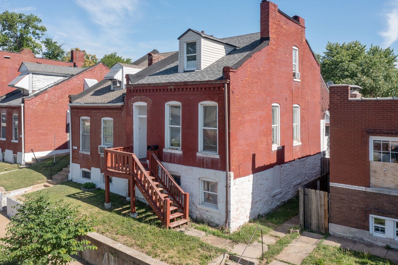 listing, photo 1
