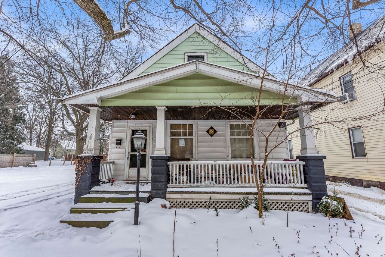 listing, photo 1
