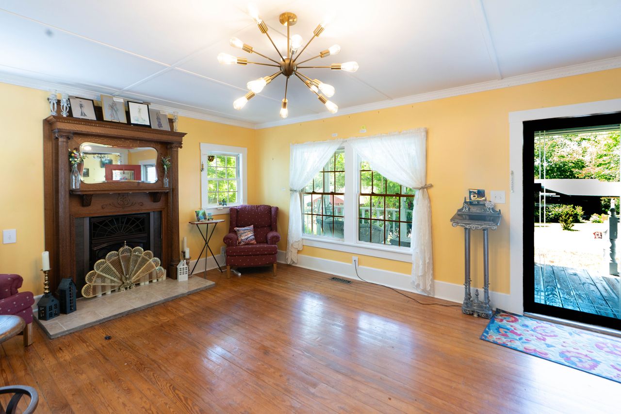listing, photo 1