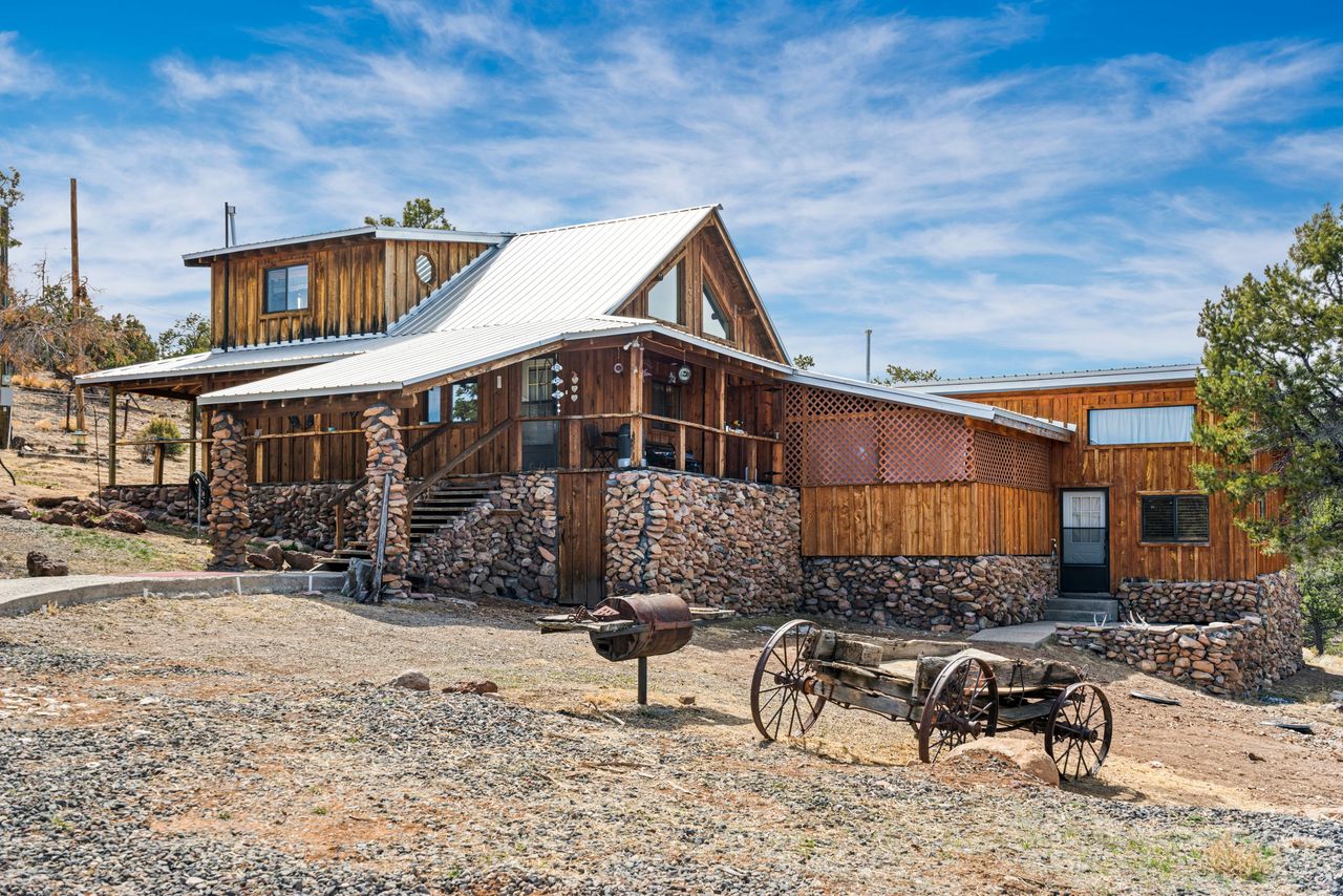 listing, photo 1