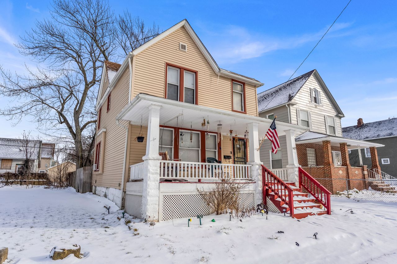 listing, photo 1