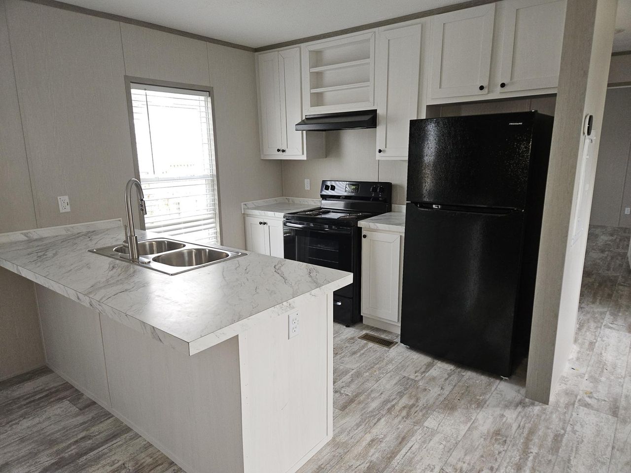 listing, photo 1