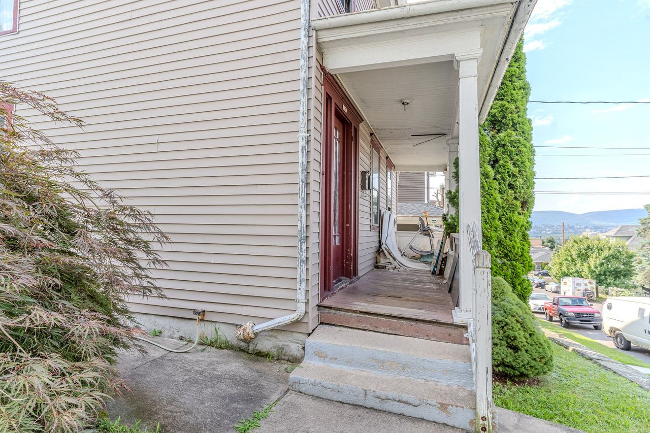 listing, photo 1