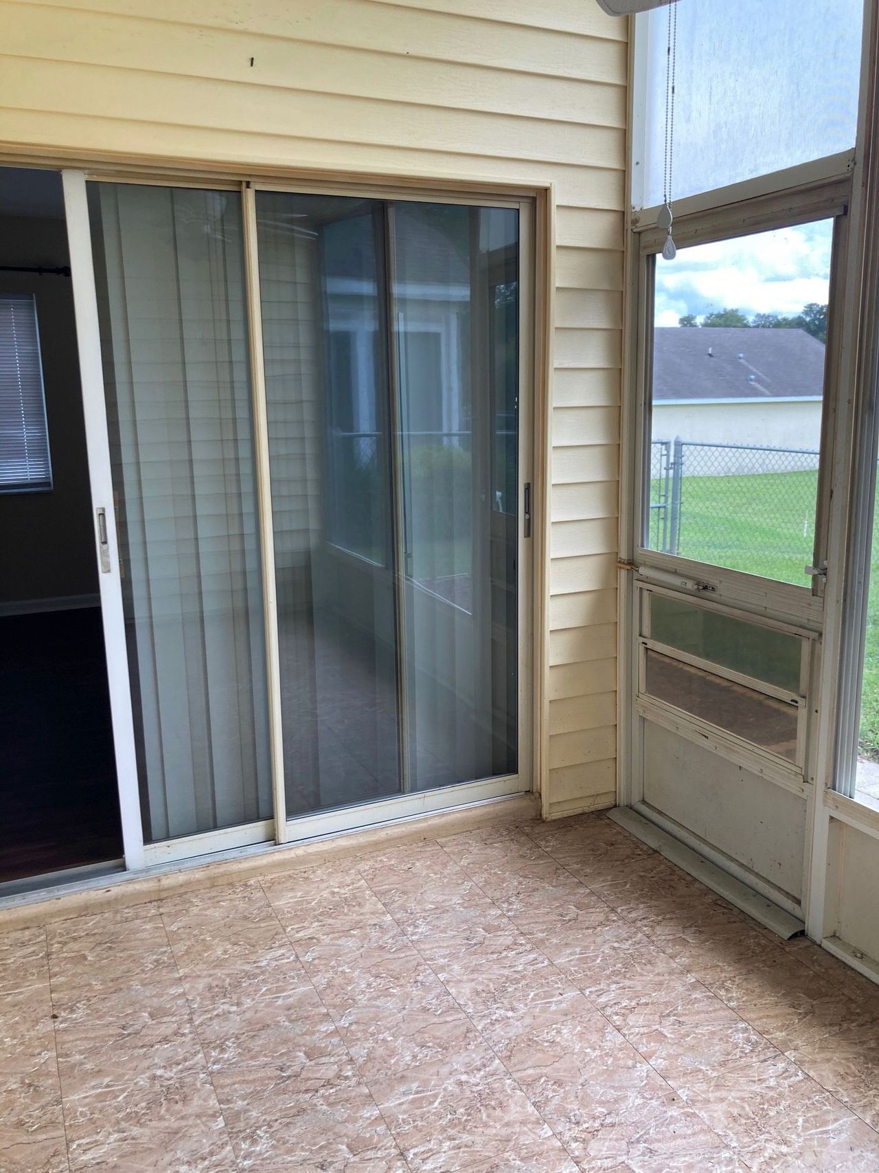 listing, photo 1