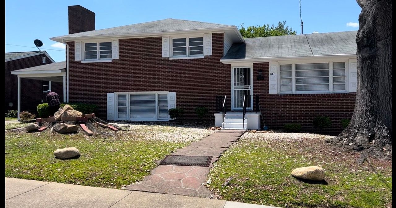 listing, photo 1