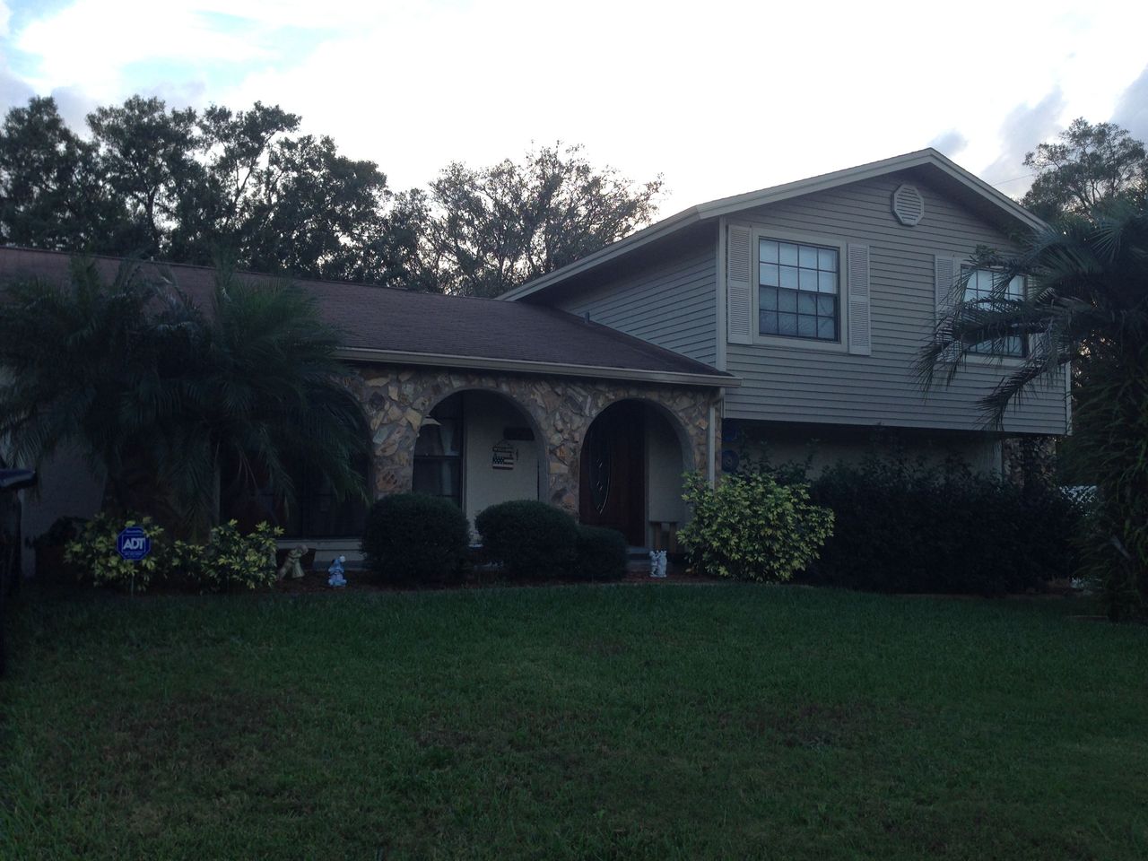 listing, photo 1