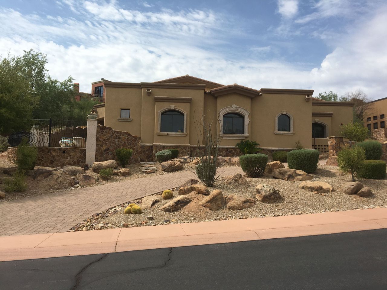 listing, photo 1