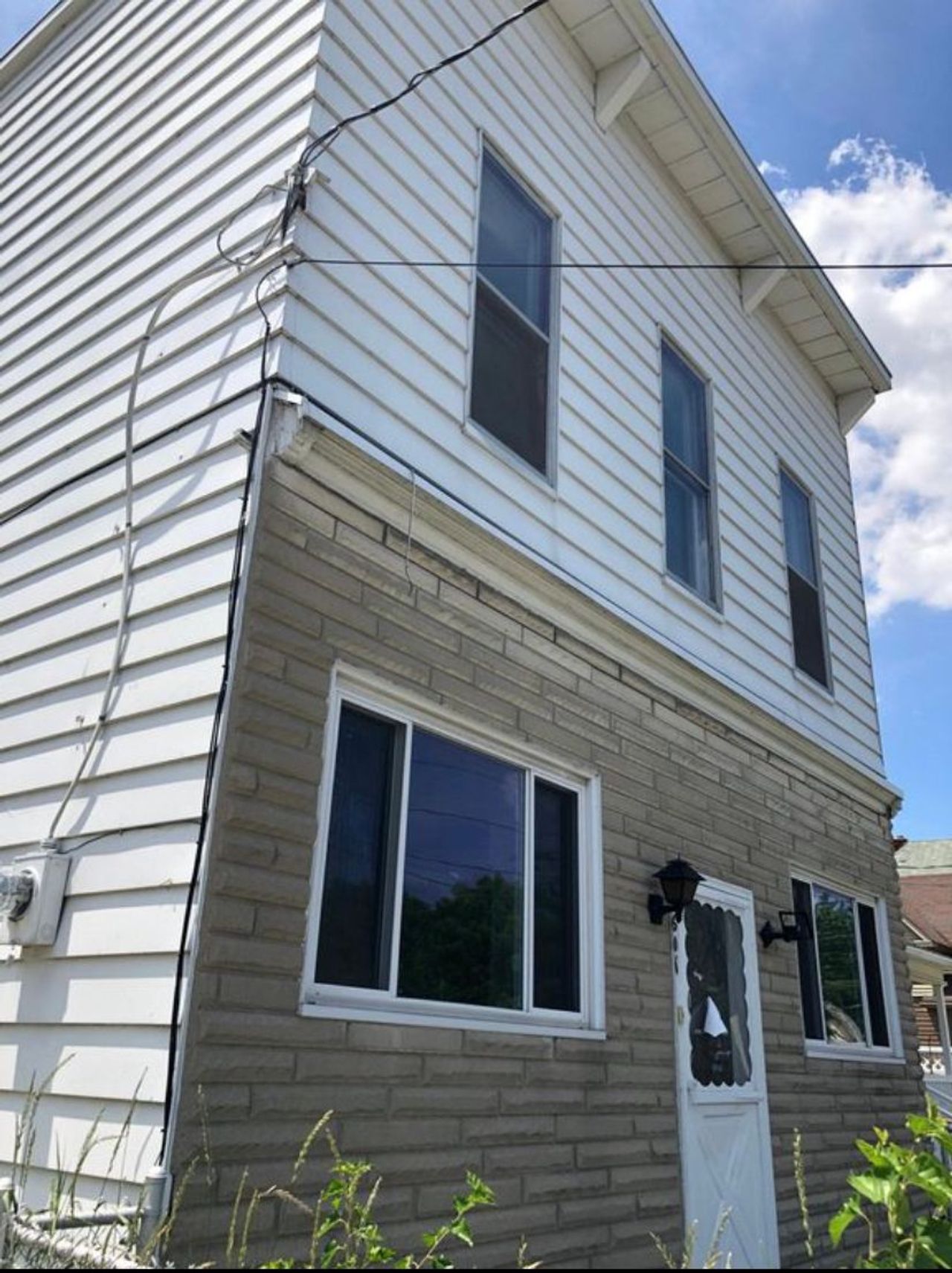 listing, photo 1