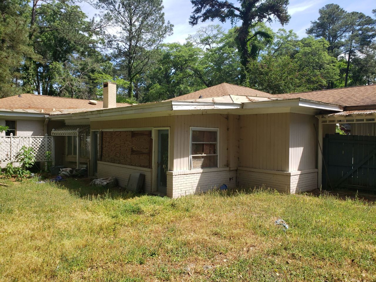 listing, photo 1