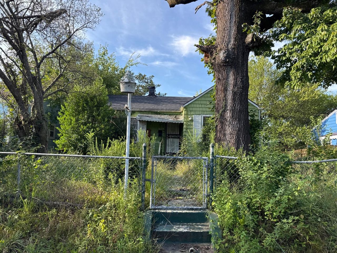 listing, photo 1