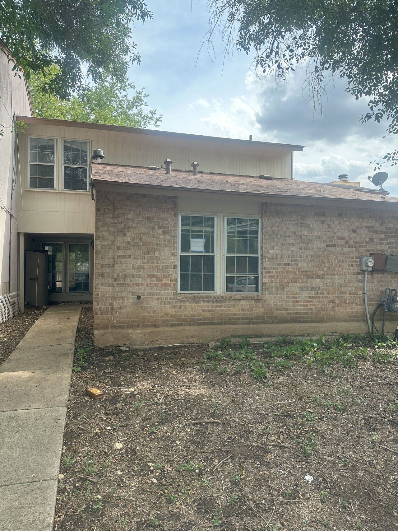 listing, photo 1