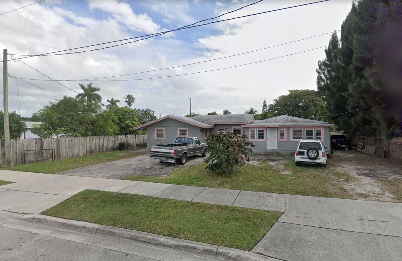 listing, photo 1