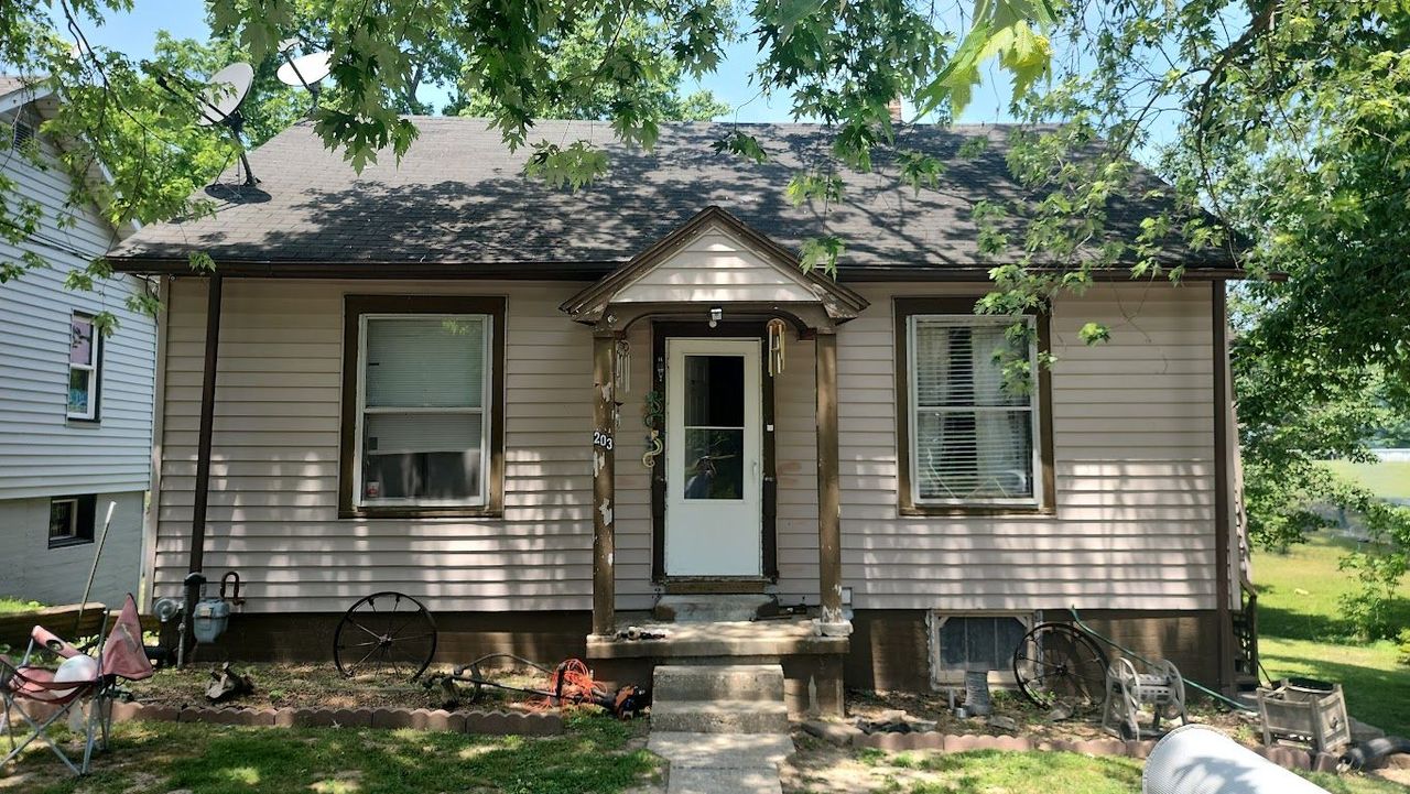 listing, photo 1