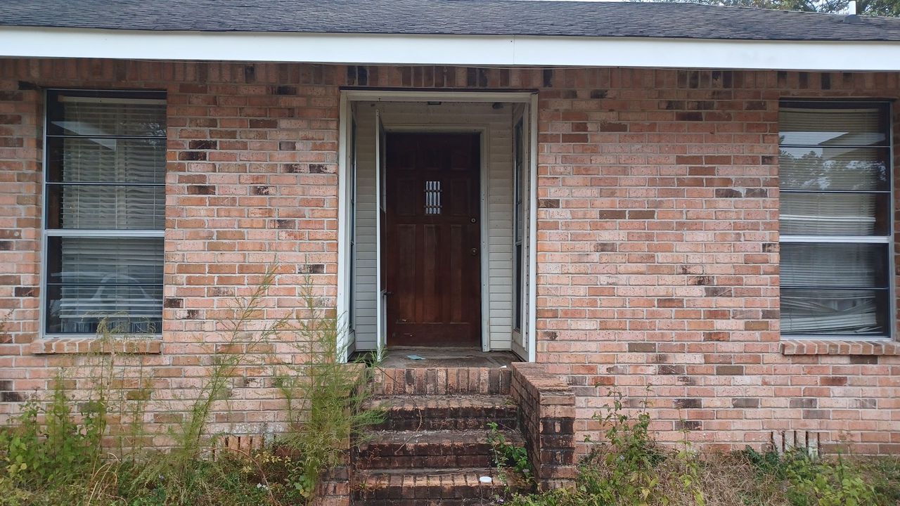 listing, photo 1