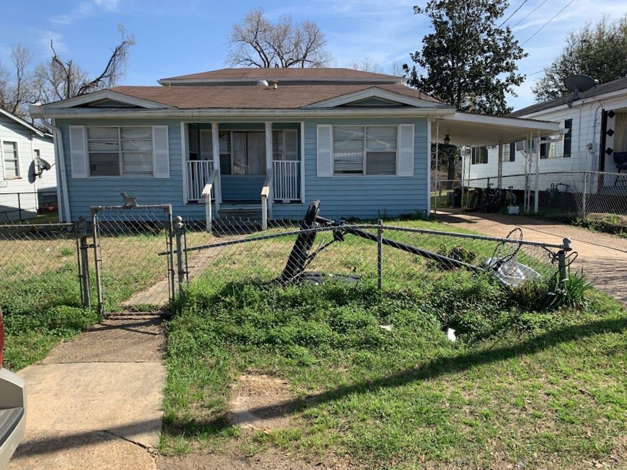 listing, photo 1