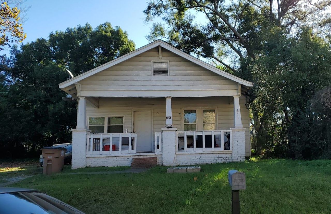 listing, photo 1