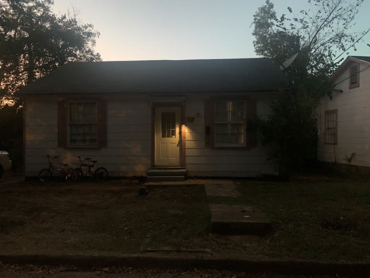 listing, photo 1