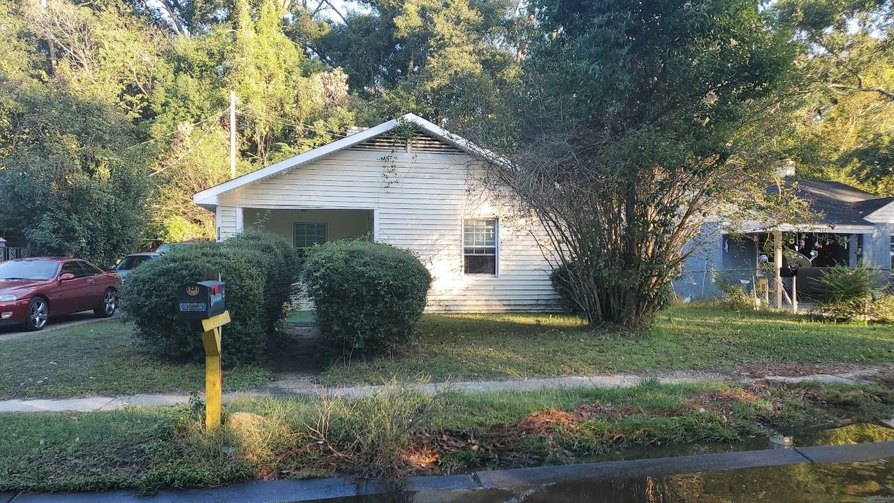 listing, photo 1