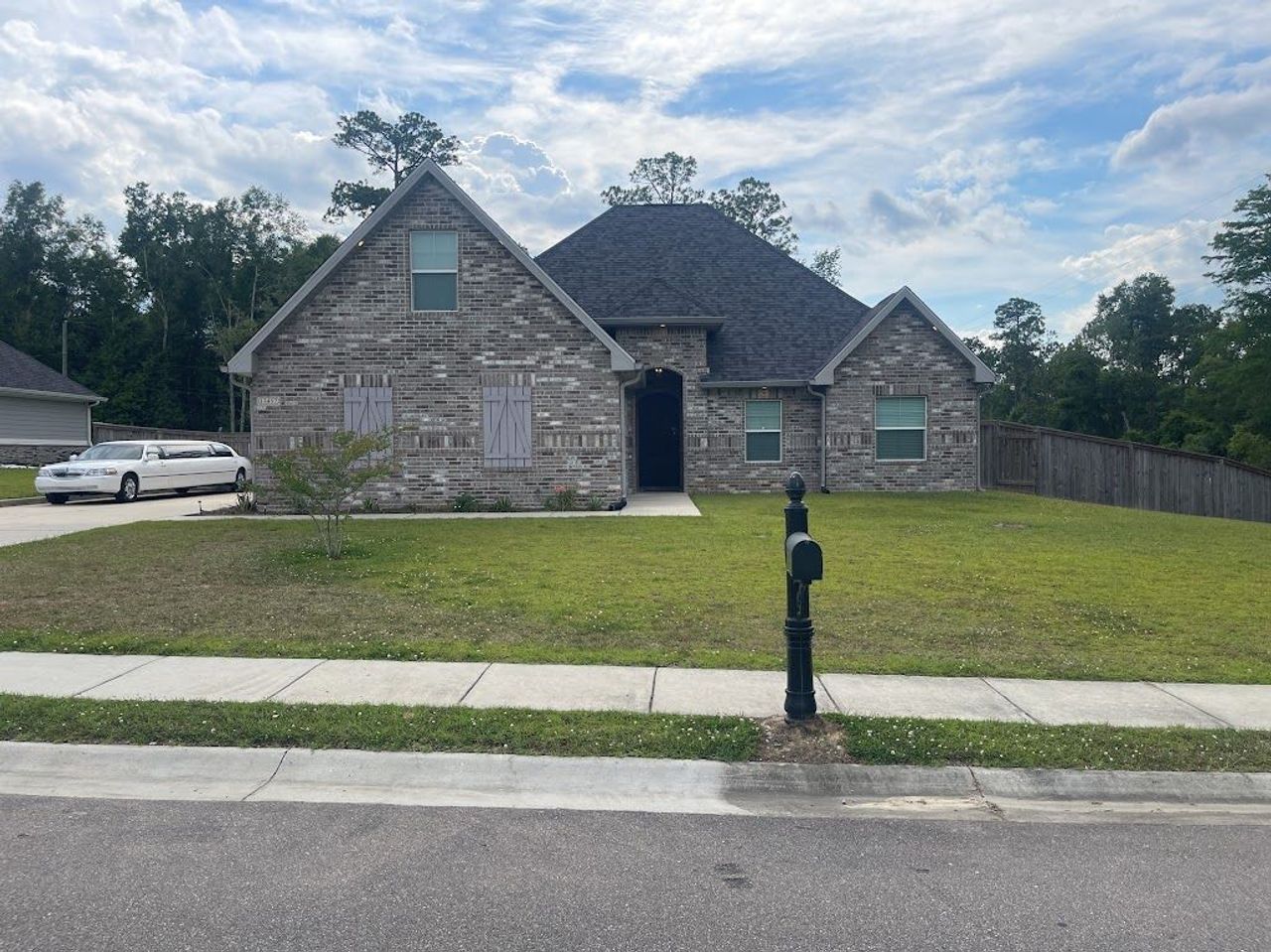 listing, photo 1