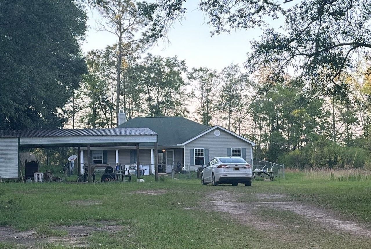 listing, photo 1