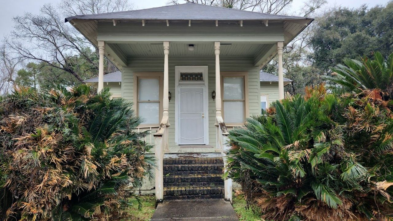 listing, photo 1